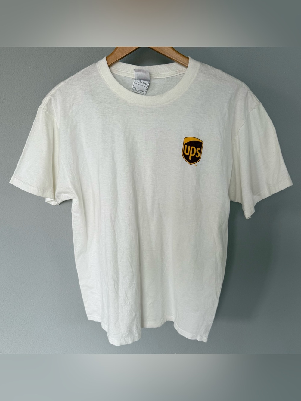 Vintage UPS Logo Men’s T‑Shirt – Fruit of the Loom Heavy Cotton – White – L